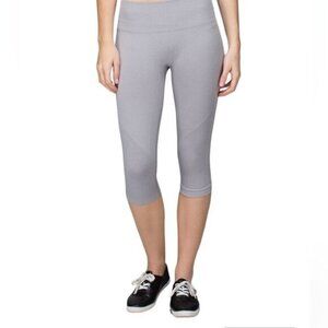 Lululemon In The Flow Crop II Heathered Medium Grey Capri Legging Seamless